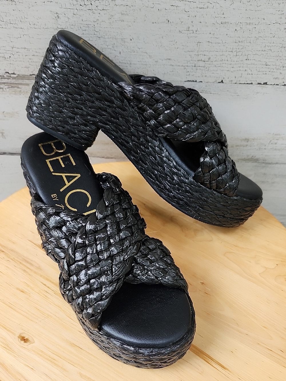 NWOT BEACH BY MATISSE REFLECTION RAFFIA PLATFORM SANDALS